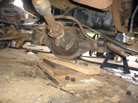 1988 Ford Bronco - had to keep some wood under the pumpkin to get the jack back under the axle a little easier...sway bar disconnected