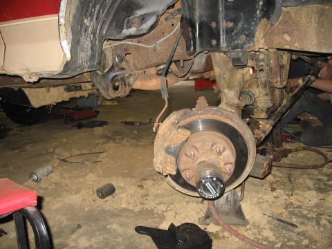 1988 Ford Bronco - radious arm bracket almost off spring and shocks removed warn hubs and an i-beam drop bracket i actually spent 4.5 hours cleaning underneat…