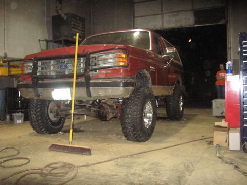 1988 Ford Bronco - DONE NOTICE THE BROOM