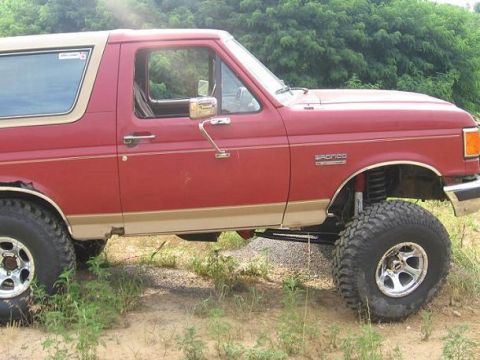 1988 Ford Bronco - same little mound