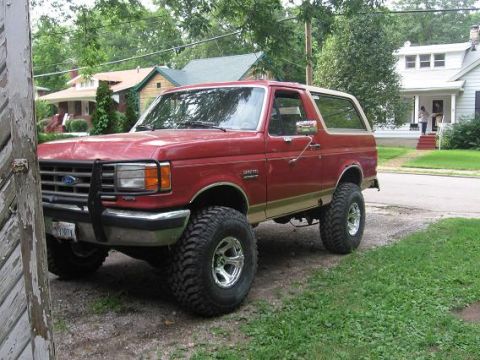 1988 Ford Bronco - a day time shot