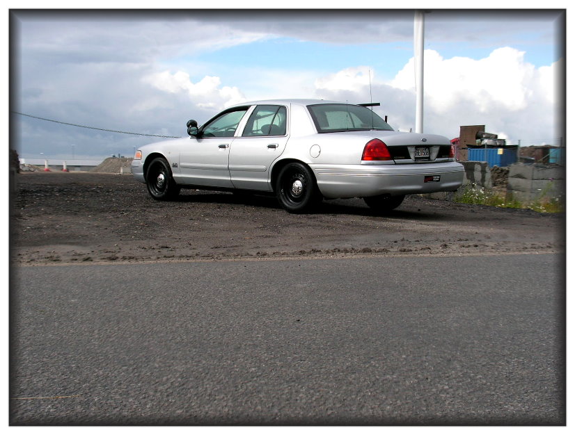 Silver 1998 Ford Crown Victoria sedan, 3q-front view