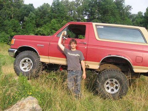 1988 Ford Bronco - a bigger flex...still not to full flex quite yet...i could probably get it a few inches higher