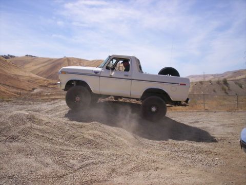 1989 Ford Bronco - This lifted 1978 Ford Bronco navigates a dusty, off-road terrain.