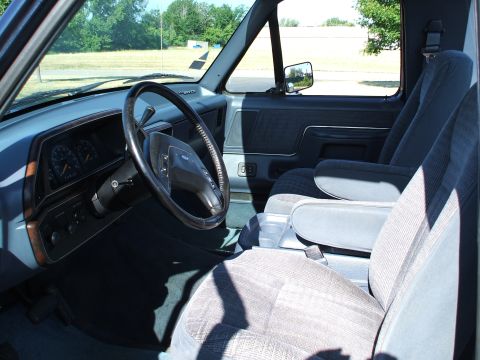 1990 Ford Bronco - Inside - First Summer - Clean. (2007)