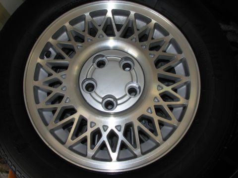 1995 Ford Taurus - Original 15" basket weave wheel
