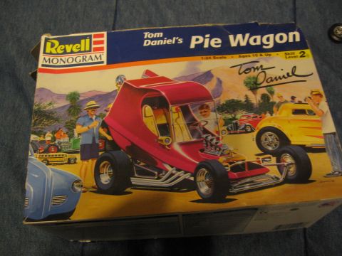 1974 Ford F-100 - Box art depicts a custom hot rod and other vehicles in a scene, not a 1974 Ford F-100.