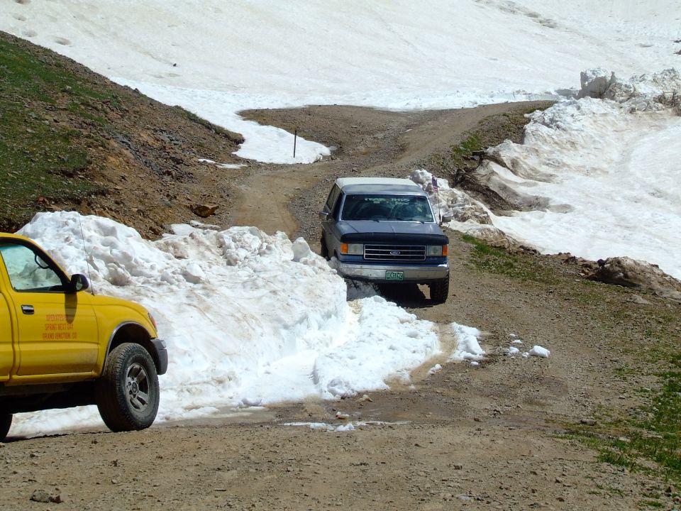 1987 Ford Bronco 3q-front view navigating a snowy mountain road