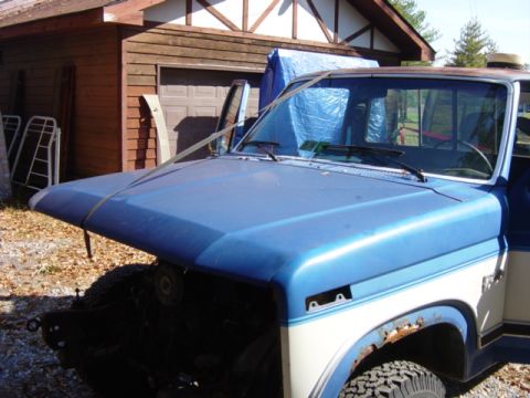 1985 Ford F-250 - This truck appears to be an early 1980s model, not a 1985 as claimed.