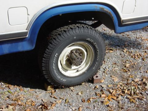 1985 Ford F-250 - Close-up of the wheel and fender of a 1985 Ford F-250.