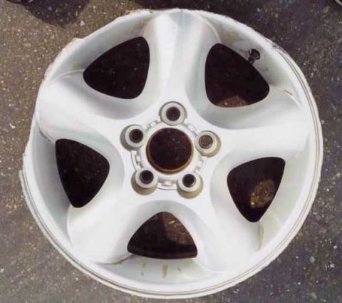 2000 Ford Taurus - Another shot of the rim from above with all the scraps and cut outs visible.