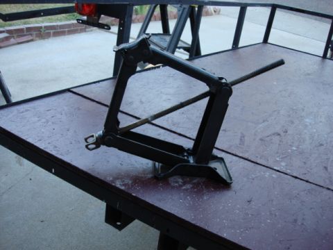 1983 Ford Bronco - the main pivet pin failed and dropped the burban on me.