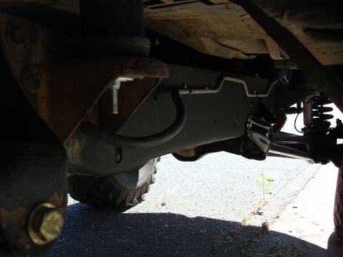 1983 Ford Bronco - Here is the new line running down the frame sorr it was dark but the rubber loop it the tie in to the rear hard line on the inside of the f…