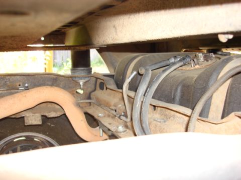 1983 Ford Bronco - here is another view of the hard line and the new EFI fuel lines. I put a clip at each place a stock clip were.