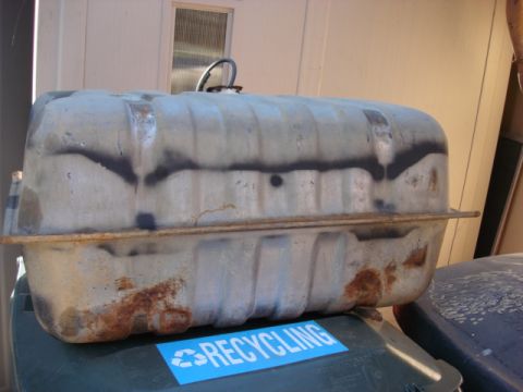 1983 Ford Bronco - here is the stock 83 carb fuel tank.