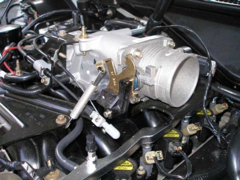 2001 Ford Crown Victoria - Throttle cable unhooked.