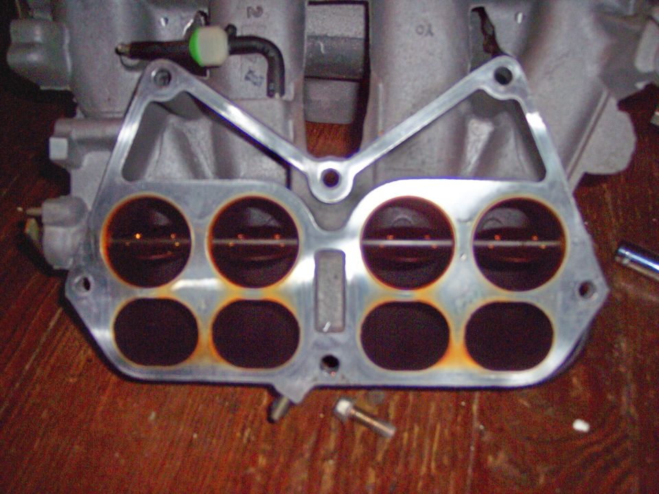 Intake manifold with four throttle bodies