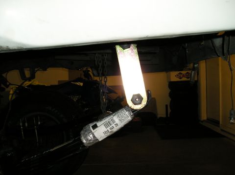 1986 Toyota Hilux - A close-up view of a vehicle's suspension system, focusing on a specific part with a label.