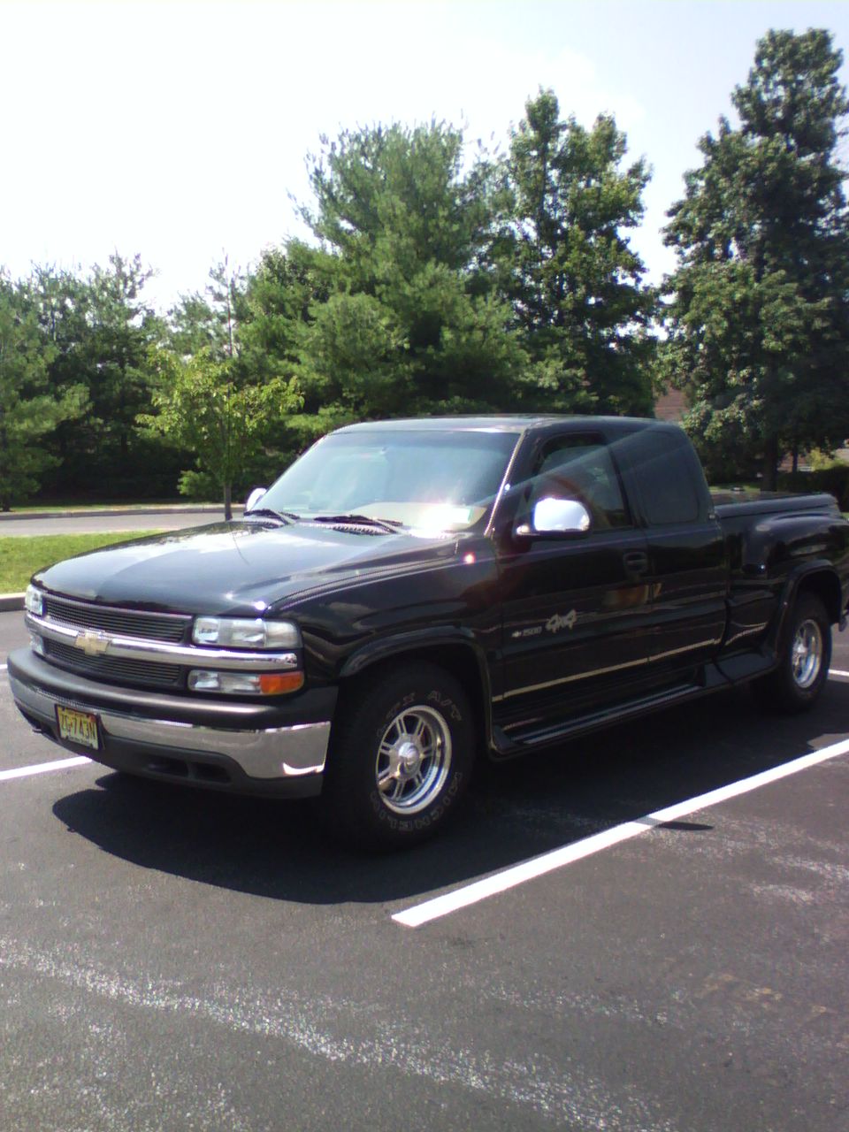 side shot - camera phone unfortunately

2000 chevy silverado regency 4x4
6000ish miles... not a typo!!!
for sale..
email me at rootbreaker@comcast.net
this is for sale by a lady at work....