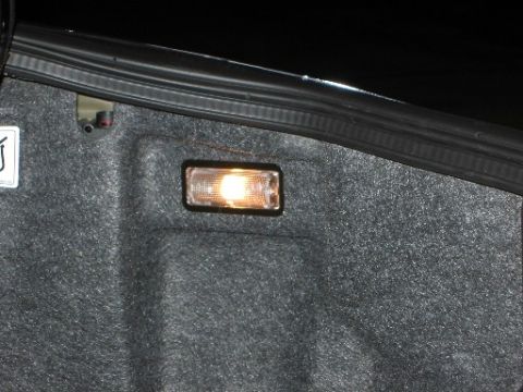 2002 Mercury Sable - the trunk light mounted on the passenger side well