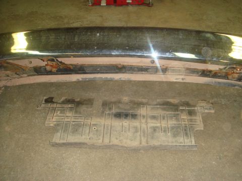1996 Ford Bronco - Front bumper and undertray removed from a vehicle, showing rust and damage.