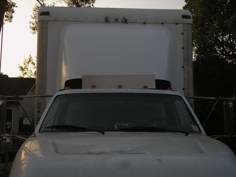 1999 Ford F-800 - Front view of a white box truck with a large cargo area.