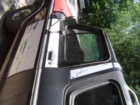 1979 Ford Bronco - Side view of a black 1978 Ford Bronco with a white stripe, parked outdoors.