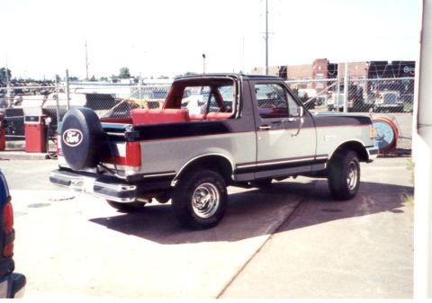 1989 Ford Bronco - Topless with baby 31s