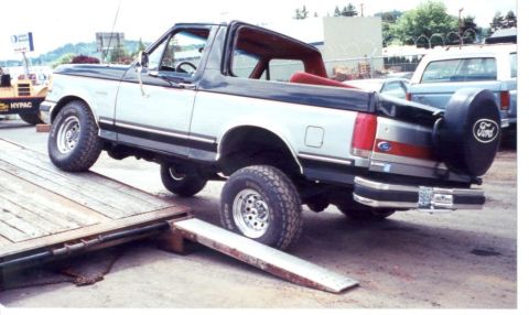 1989 Ford Bronco - Flexes pretty good for stock