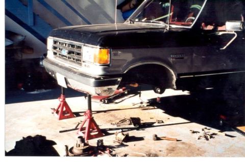 1989 Ford Bronco - Looks kinda funny with no parts