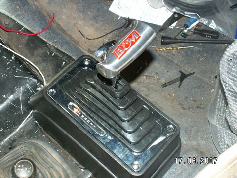 1983 Ford Bronco - B&M Megashifter updates shifting from column, adds bit of class and simplifies transmission cable maintenance and adjustment