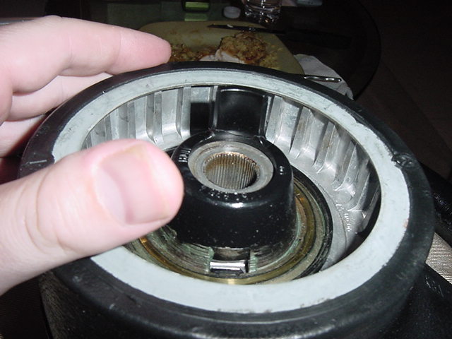 Steering wheel hub assembly with splined shaft