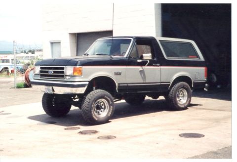 1989 Ford Bronco - Im thinking it needs some work in the rear