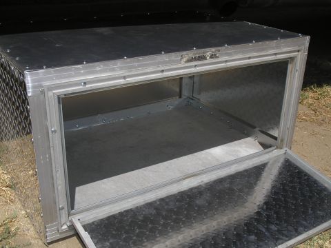 1999 Ford F-800 - An empty aluminum storage box with its door open, revealing a diamond plate interior.