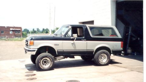 1989 Ford Bronco - Looks kinda silly like that