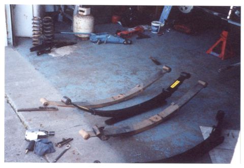 1989 Ford Bronco - Comparison of the leaf springs, the locator pin is more toward the front of the spring