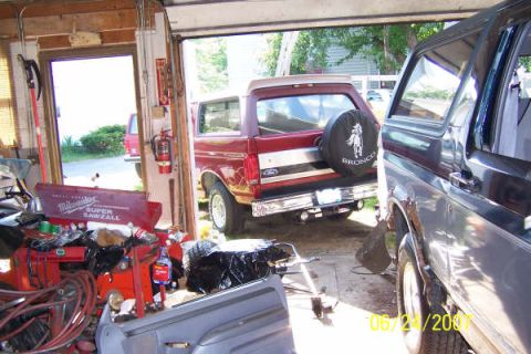 1996 Ford Bronco - lookin out the door...95 & 96 & a peak at the 90 bronco II