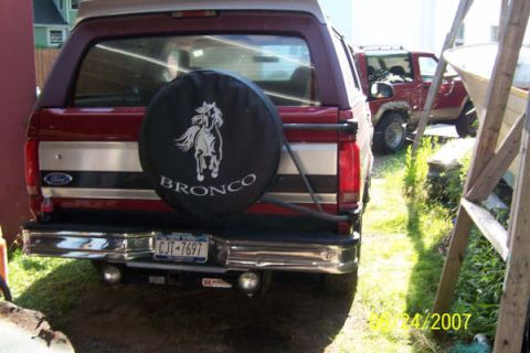 1996 Ford Bronco - back shot of the 96 90 in front