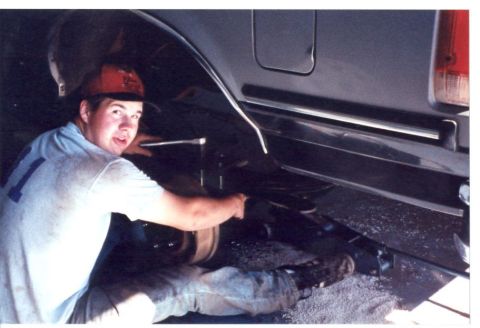 1989 Ford Bronco - Jon torquing the u-bolts