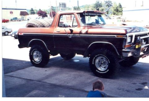 1989 Ford Bronco - New 35" mud T/As