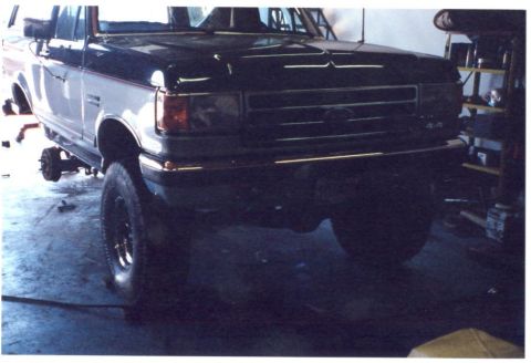 1989 Ford Bronco - Looks good with 35s