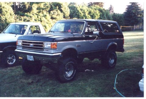 1989 Ford Bronco - Chris came over to check it out