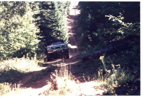 1989 Ford Bronco - 3" of dust on this hill
