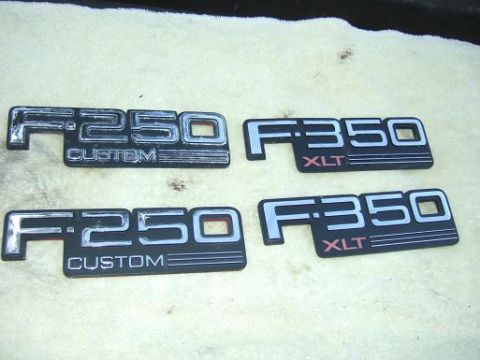 1900 Ford 427 - badges