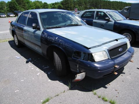 1991 Ford LTD Crown Victoria - Ford Crown Victoria shows damage and mismatched paint on front end and fender.