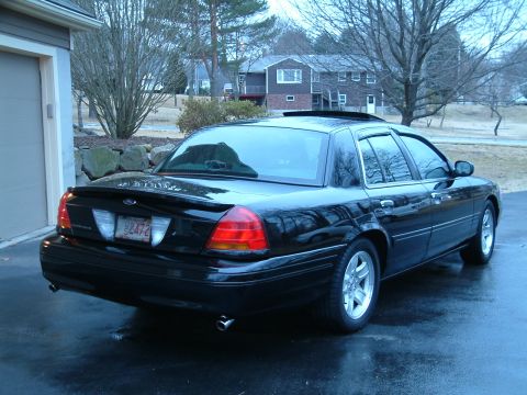 2002 Ford Crown Victoria photo