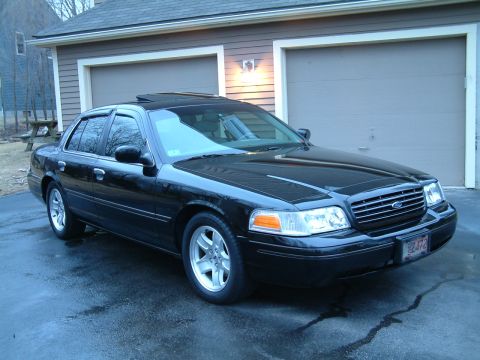 2002 Ford Crown Victoria photo