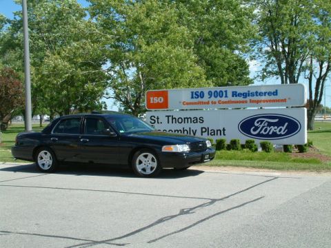 2002 Ford Crown Victoria photo