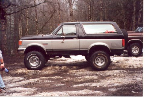 1989 Ford Bronco - We showed up for wheelin with new front tires and new 10" wide wheels, only 3 days old!!