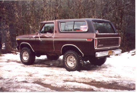 1989 Ford Bronco - Jon is running his sporty forged aluminum wheels